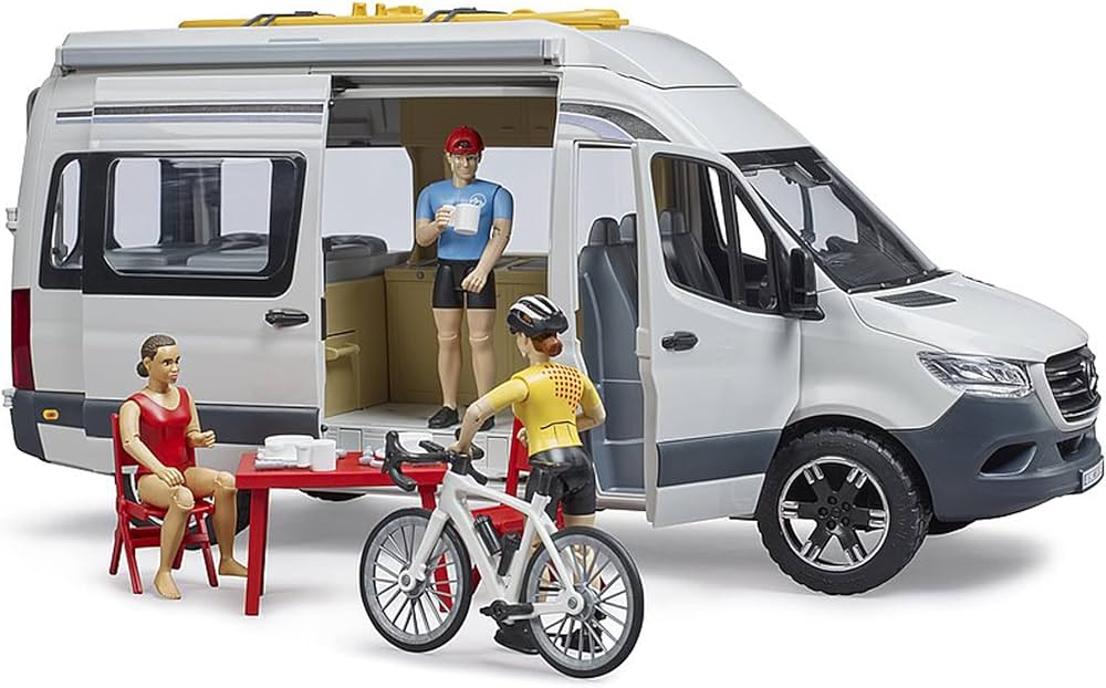 Bruder 02672 - Camper Mercedes Benz Sprinter con autista, set giocattolo da campeggio con tavolo e stoviglie