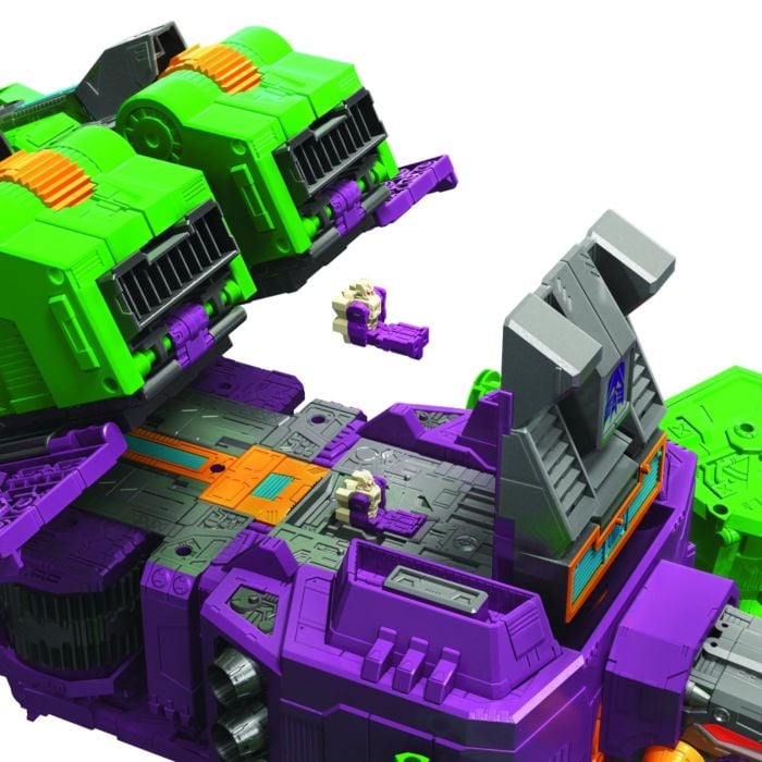 Transformers Generations War for Cybertron: Earthrise Titan Class Action Figure Scorponok