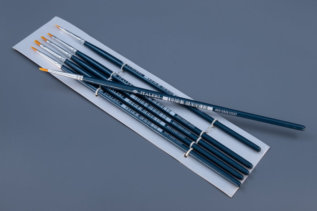 Italeri Size 0 Synthetic Flat Brush