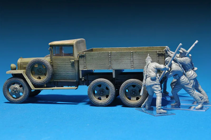 Pushing Soviet Soldiers