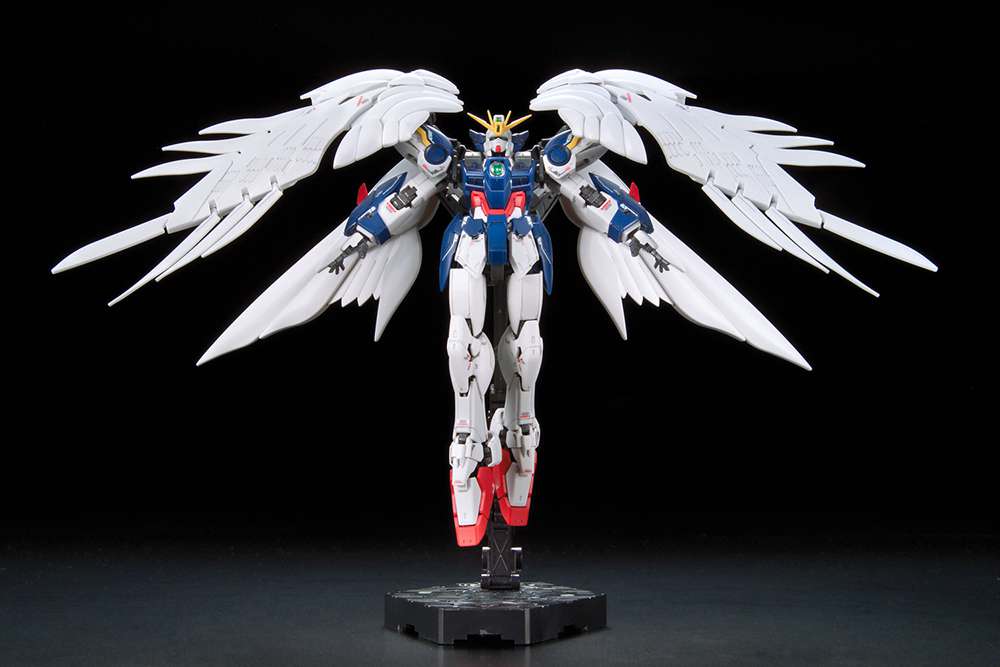 XXXG-00W0 Wing Gundam Zero EW (RG) by Bandai