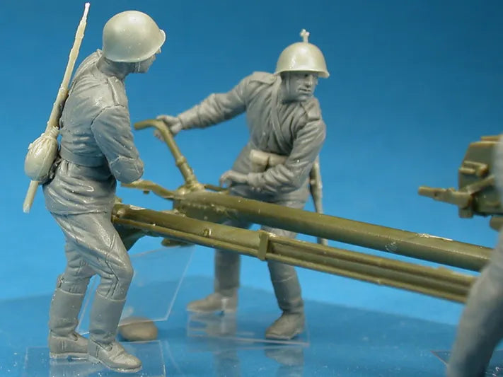 Soviet Artillery Crew on Maneuver with 5 figures