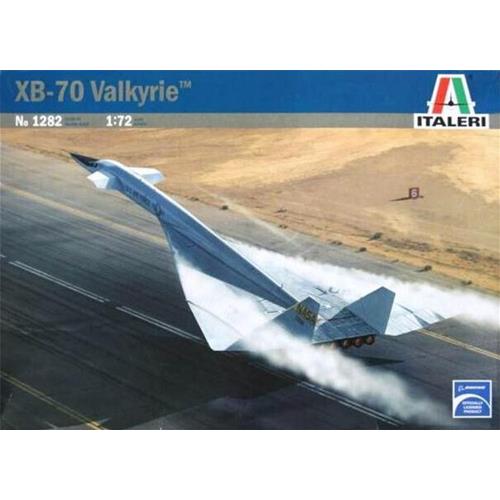Supersonic Bomber XB-70 Valkyrie