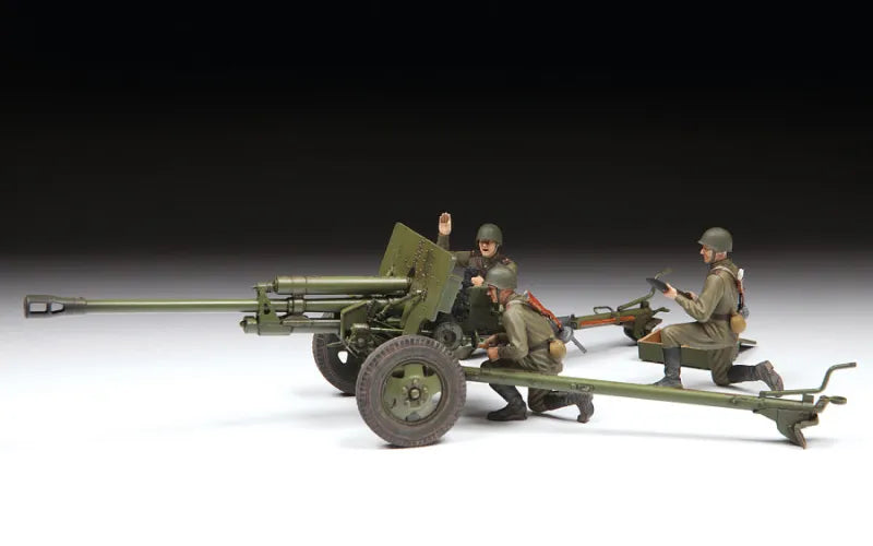 ZIS-3 with crew