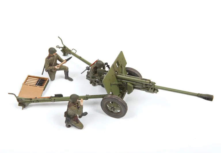 ZIS-3 with crew